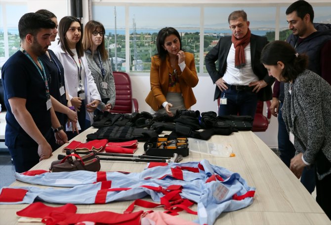 Doktor ve hemşire adayları yaşlıların sıkıntılarını simülasyonla deneyimliyor