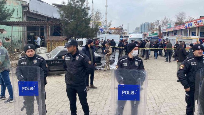 Diyarbakır’daki patlama anı güvenlik kamerasına yansıdı
