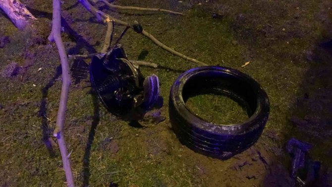 Kartal’da trafik kazası: Yoldan çıkan araç takla attı