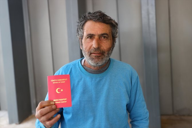 Ukrayna'nın Mariupol kentinden tahliye edilen ilk kafile Türkiye'ye geldi