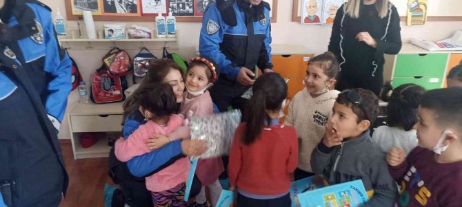 Minik öğrencilere ‘polislik’ mesleği tanıtıldı