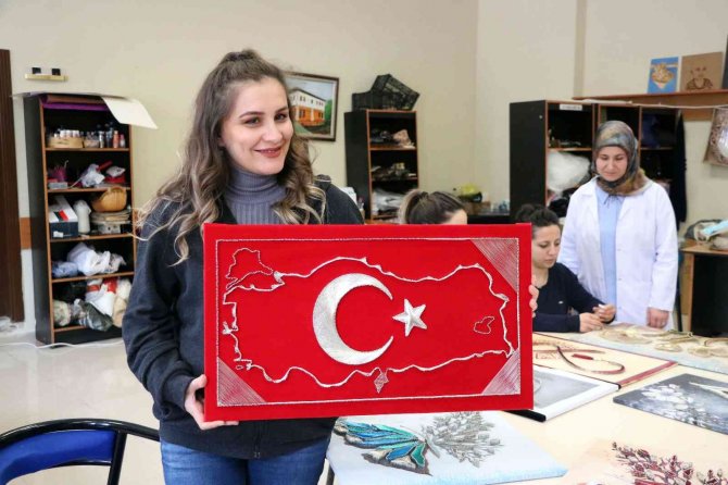 Osmanlı sanatı ‘filografi’  kadınların ellerinde yeniden hayat buluyor