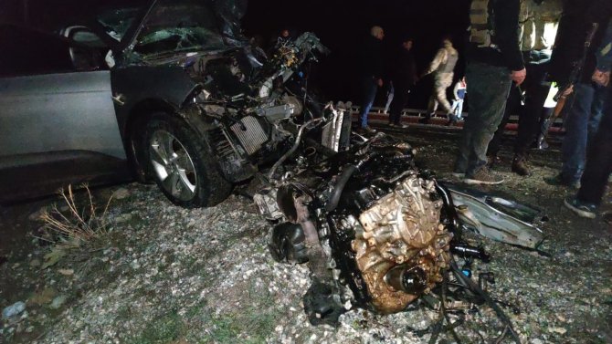 Otomobille işçileri taşıyan minibüs çarpıştı: 15 yaralı