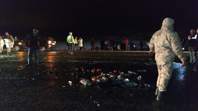 Otomobille işçileri taşıyan minibüs çarpıştı: 15 yaralı