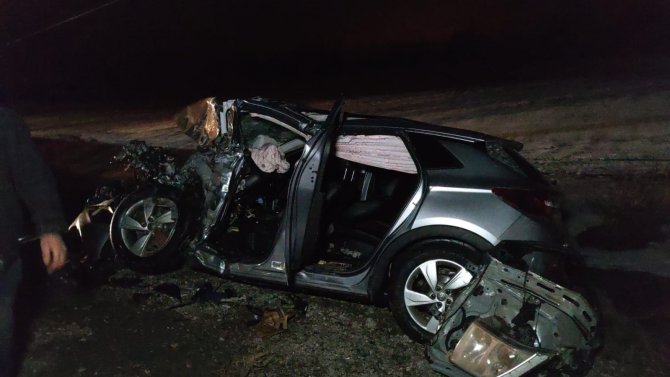 Otomobille işçileri taşıyan minibüs çarpıştı: 15 yaralı