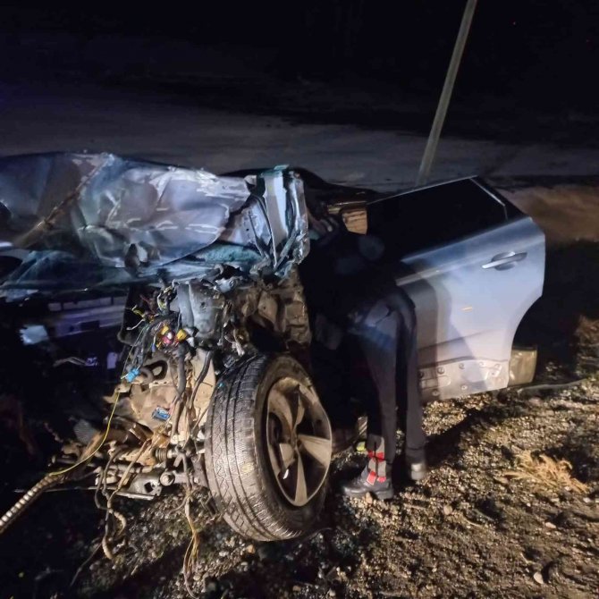 Otomobille işçileri taşıyan minibüs çarpıştı: 15 yaralı