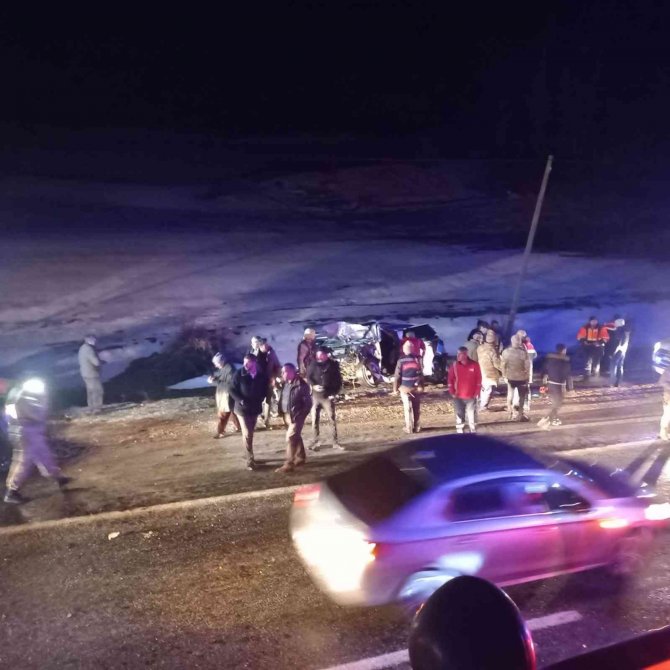 Otomobille işçileri taşıyan minibüs çarpıştı: 15 yaralı