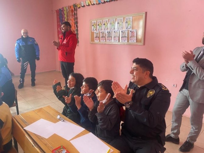 Polisten öğrencilere ‘rol model’ ziyareti