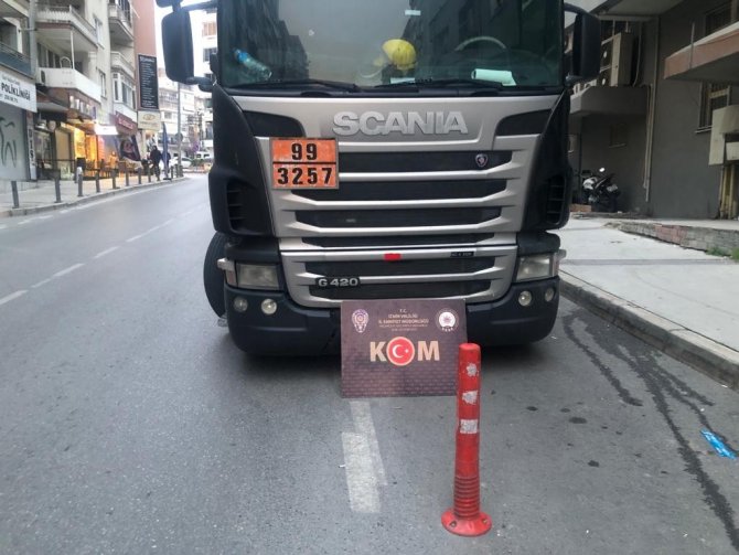 Sokak ortasındaki tankerde 26 ton kaçak akaryakıt ele geçirildi