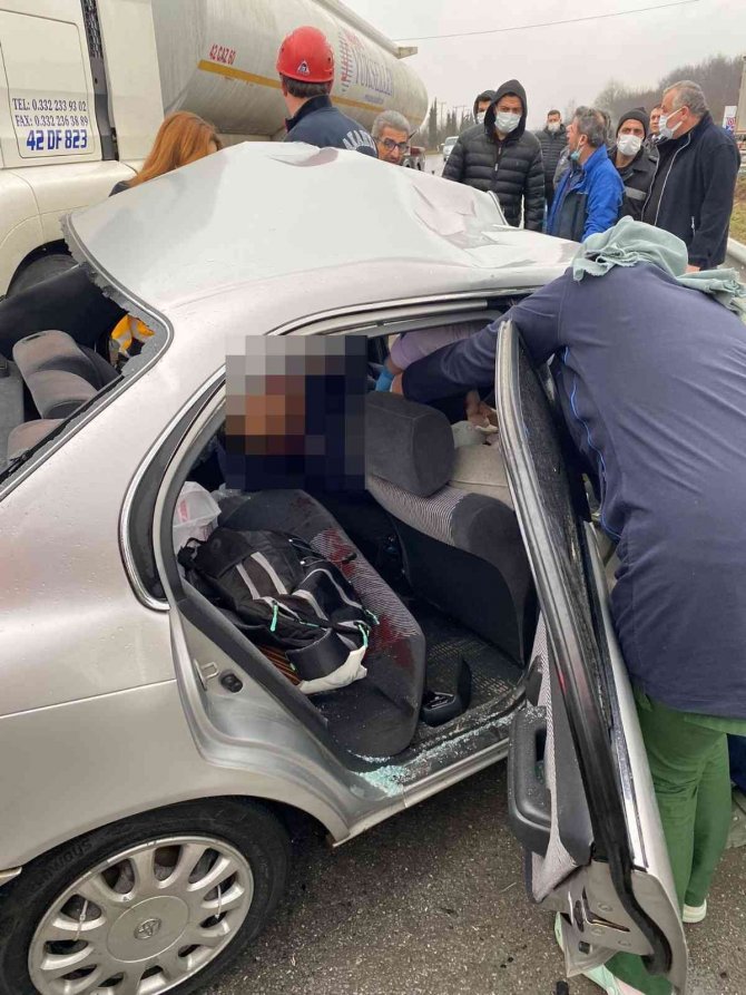 Tır, otomobile arkadan çarptı: 1 ölü, 1 yaralı