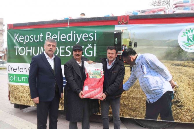 Tohumlar Kepsut Belediyesinden, hasat çiftçiden