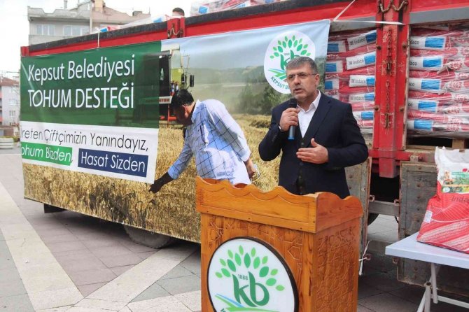 Tohumlar Kepsut Belediyesinden, hasat çiftçiden
