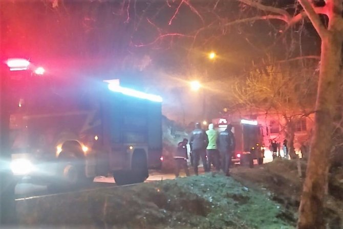 Alevler ev ve atölyeyi küle çevirdi