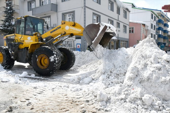 Erimeyen karlar ilçe dışına taşınıyor