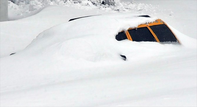 Erimeyen karlar ilçe dışına taşınıyor