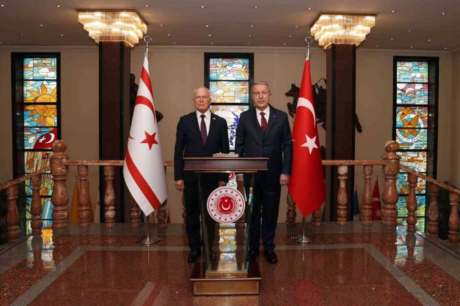 Bakan Akar, KKTC Cumhuriyet Meclisi Başkanı Töre’yi kabul etti