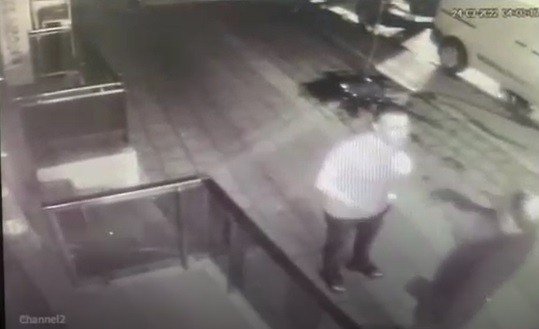 Bar önündeki silahlı kavga kamerada