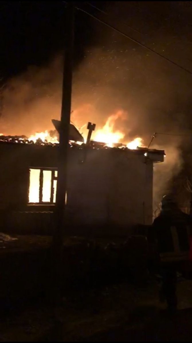 Evde çıkan yangın söndürüldü