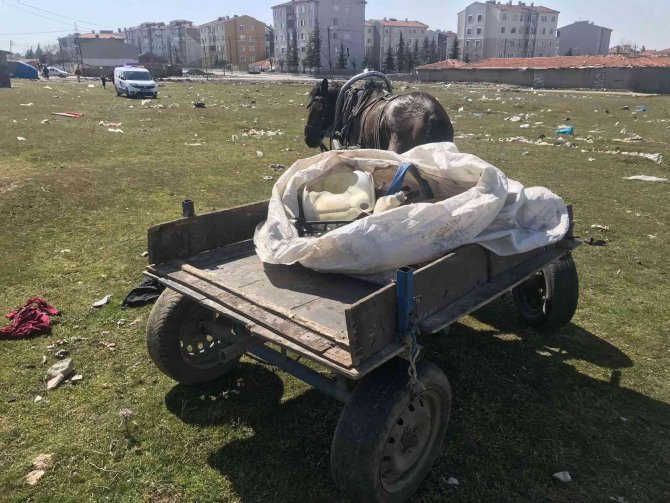 Hırsızlık şüphelileri at arabasını bırakıp kaçtı