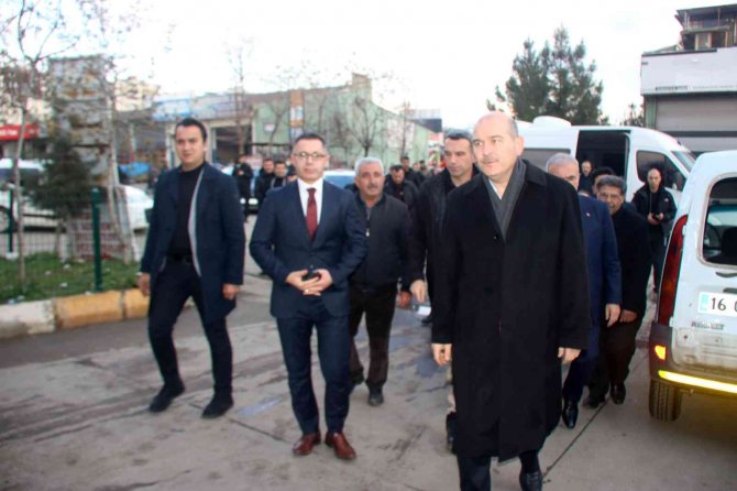 İçişleri Bakanı Soylu, Diyarbakır’da patlama alanında incelemelerde bulundu