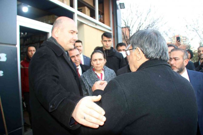 İçişleri Bakanı Soylu, Diyarbakır’da patlama alanında incelemelerde bulundu