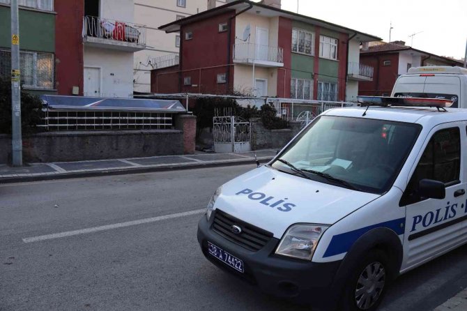Kirayı almaya geldi, kiracısını ölü buldu