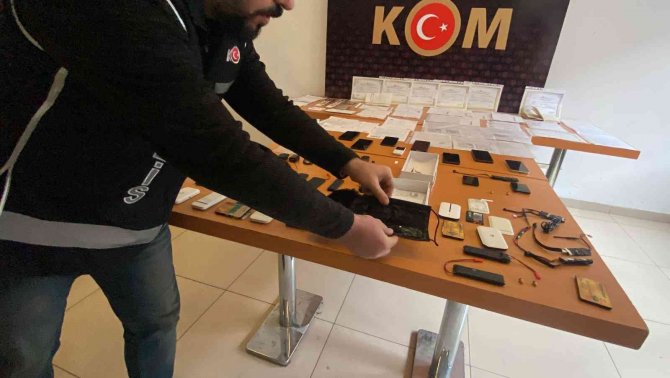 Konya'da sınavlara kopya düzeneği hazırlayan suç çetesi çökertildi