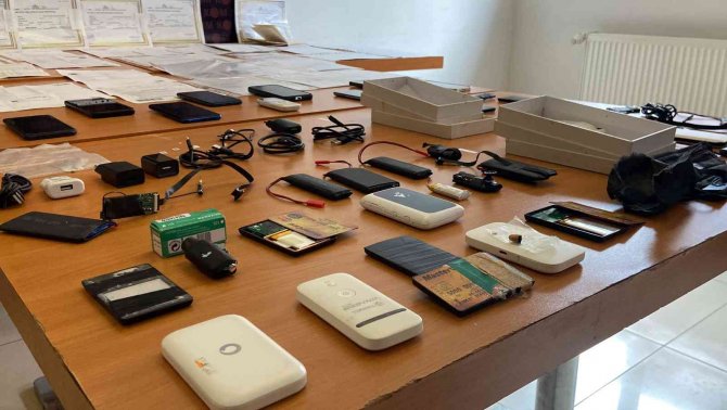 Konya'da sınavlara kopya düzeneği hazırlayan suç çetesi çökertildi