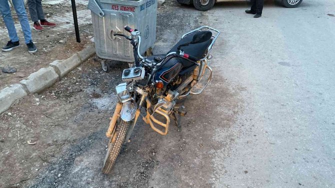 Motosiklet üzerinden fırlayan çocuk ticari aracın altına girip sürüklendi