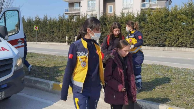 Öğrenci servisi ile minibüs çarpıştı: 4 yaralı