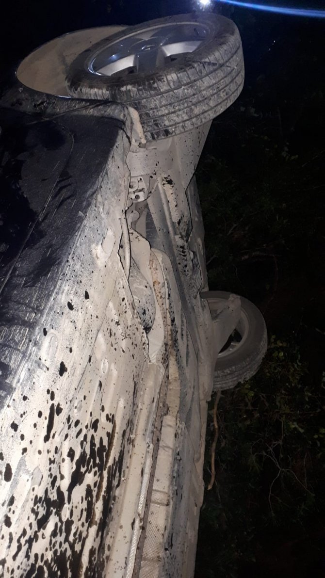 Otomobil uçuruma yuvarlandı