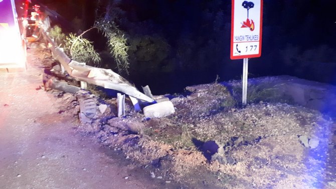 Otomobil uçuruma yuvarlandı