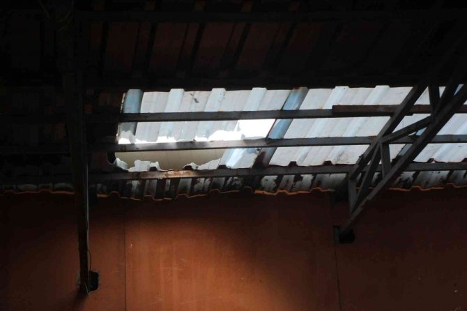 Tamirat yaptığı çatıdan düşen vatandaş ağır yaralandı