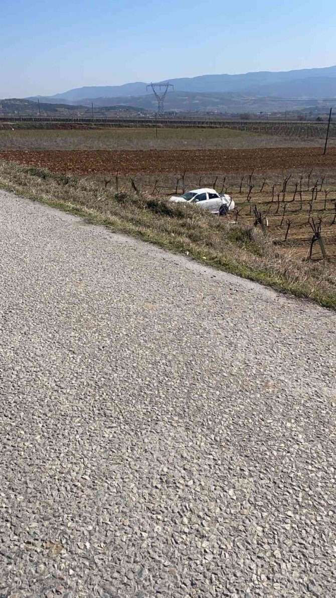 Kontrolden çıkan araç bağa uçtu: 5 yaralı