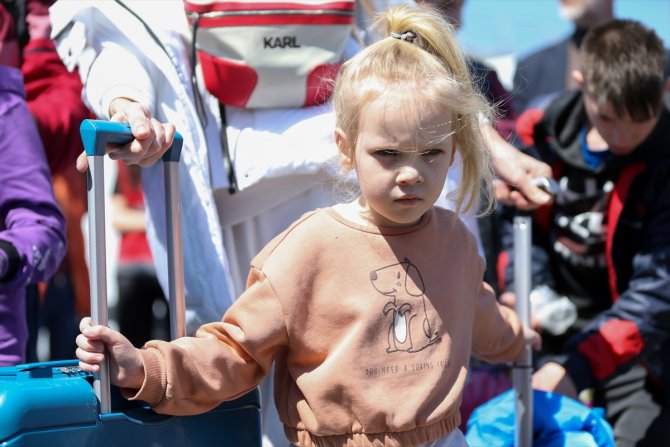 Ukrayna'dan tahliye edilen yetimler Antalya'da güvende hissediyor