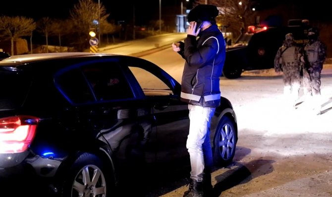 Araçlar arandı, cam filmleri teker teker söktürüldü