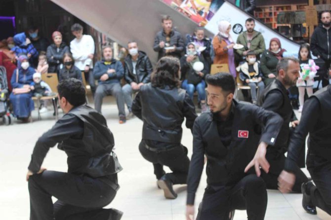 Kemençe sesine kayıtsız kalamadılar