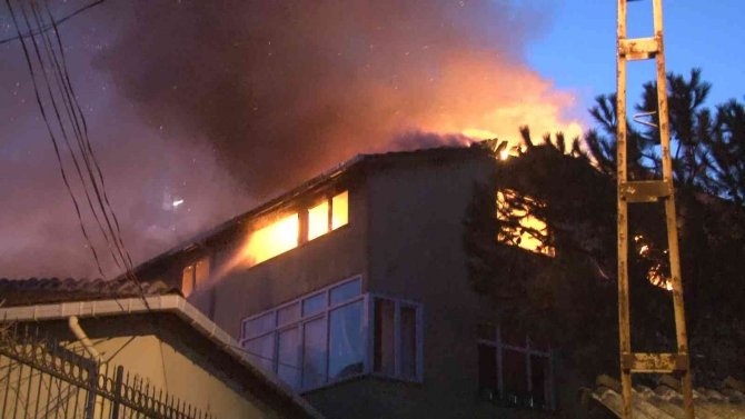 Korkutan ev yangını