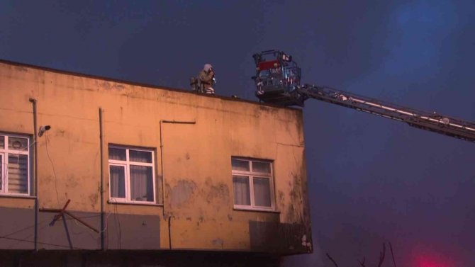 Korkutan ev yangını