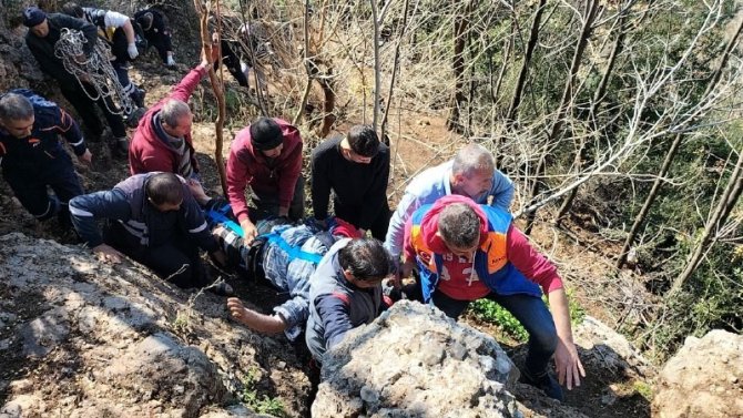 Koyun otlatırken kayalıklardan düştü