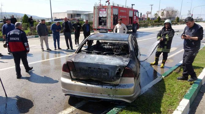LPG tankı patlayan otomobil alev alev yandı