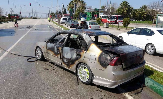 LPG tankı patlayan otomobil alev alev yandı