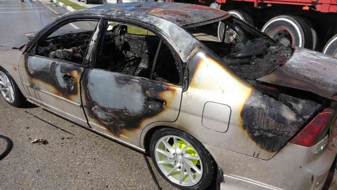 LPG tankı patlayan otomobil alev alev yandı