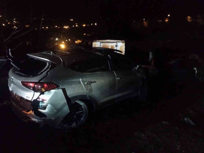 Otomobil karşı şeride geçti, ön camdan fırlayan sürücü hayatını kaybetti