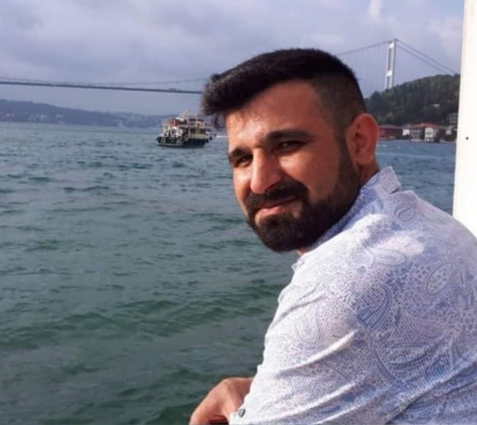 Otomobil karşı şeride geçti, ön camdan fırlayan sürücü hayatını kaybetti