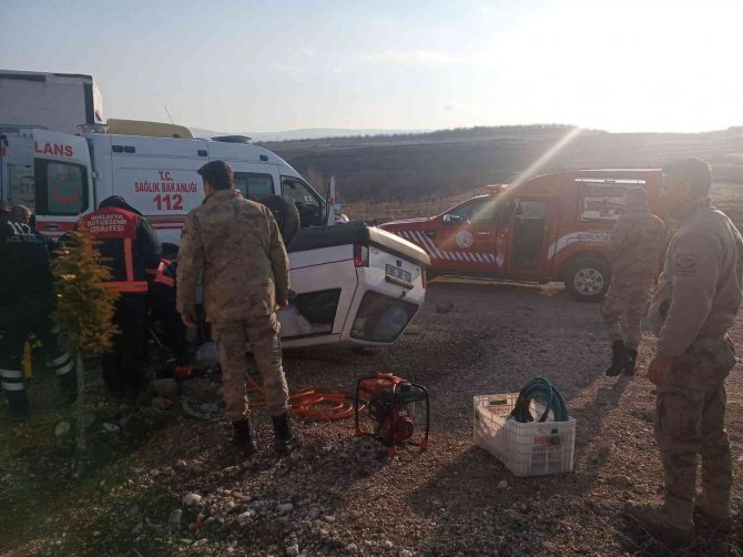 Otomobil takla attı: 2 yaralı