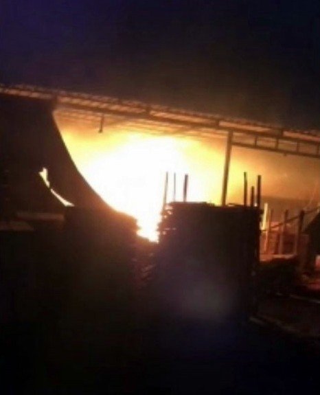 Palet atölyesi alevlere teslim oldu