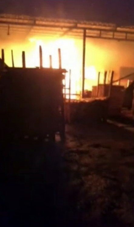 Palet atölyesi alevlere teslim oldu