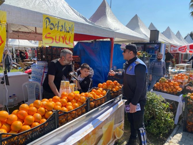 Polis karnavalda vatandaşları suça karşı uyardı
