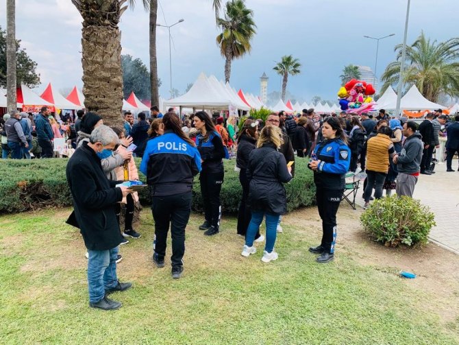 Polis karnavalda vatandaşları suça karşı uyardı